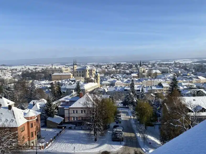 Ouverture internationale 38 52e92f_b423b7b5c3cc45028f8810b56f395918~mv2