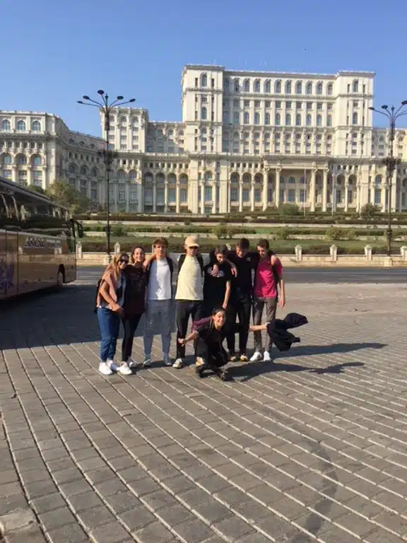 Ouverture internationale 933 52e92f_b69351ea7c7d408fb7743fa260e65ae4~mv2