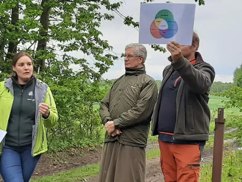 Ouverture internationale 583 52e92f_b6fa93067c60458d9ae130082b75c40e~mv2