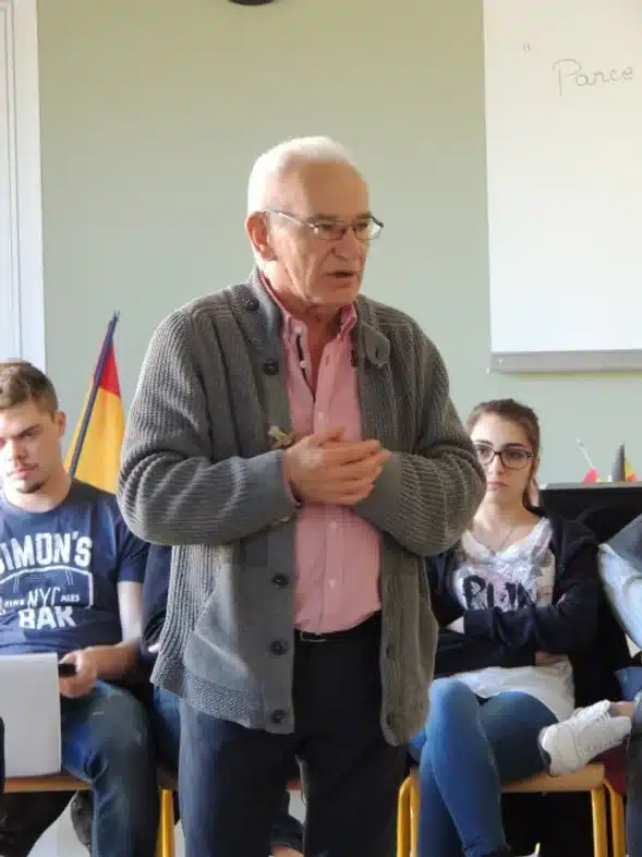 Ouverture internationale 999 52e92f_baa1c30cdff1441da24a399998199e5f~mv2