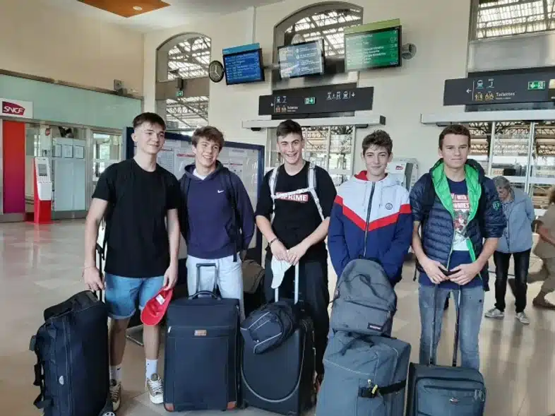 Ouverture internationale 726 52e92f_bbf6b4b7cf7d423692e49d514e527412~mv2