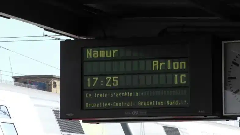 Ouverture internationale 613 52e92f_bf12ea3a9d614a15a1f7bdd6e5612865~mv2