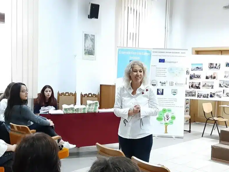 Ouverture internationale 730 52e92f_bf25ad3696fd41bbbdc15873f9d88ef4~mv2