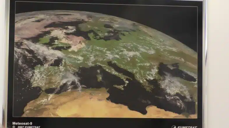 Ouverture internationale 458 52e92f_bfbebc92734f40988c75916ccec7514f~mv2