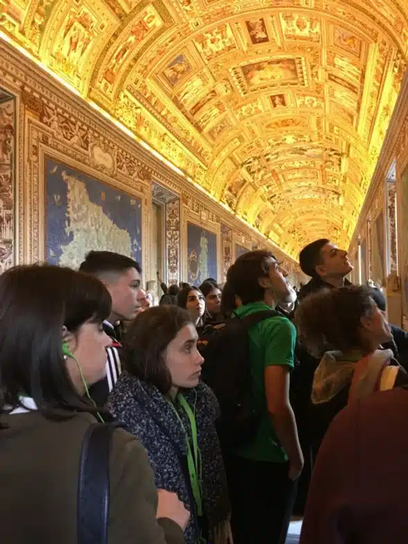 Ouverture internationale 1312 52e92f_c10036c47c3149cd8bac84e16d4f6ab1~mv2