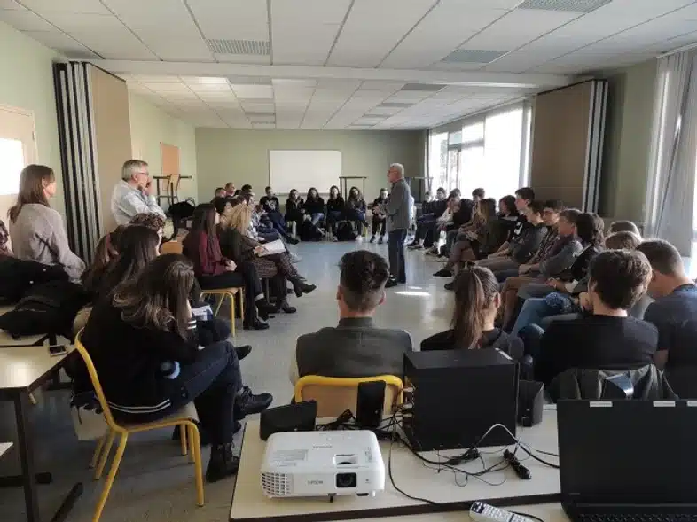 Ouverture internationale 1005 52e92f_c19f235f60334789a56881a0fabbf277~mv2