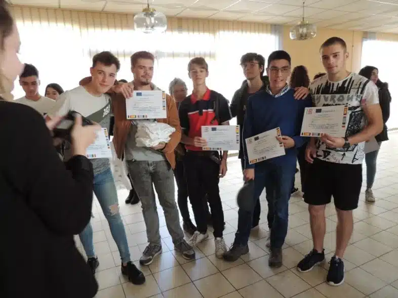 Ouverture internationale 1084 52e92f_c754b52412054d0f9b7d7ac43e456be3~mv2