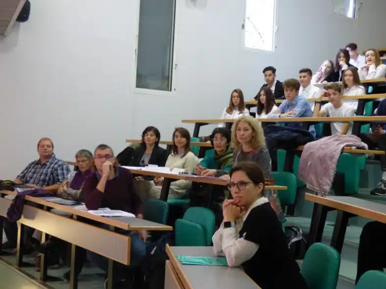 Ouverture internationale 986 52e92f_ccf024cf903440c3a376306827fa722b~mv2