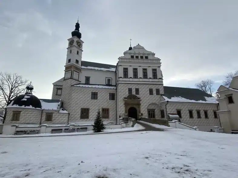 Ouverture internationale 82 52e92f_ce596007af64482c97844e1d521e184b~mv2