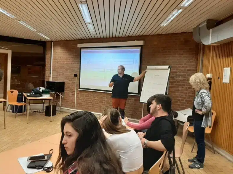 Ouverture internationale 550 52e92f_ce7f98e5d3bf4a86b0c634f99a127063~mv2