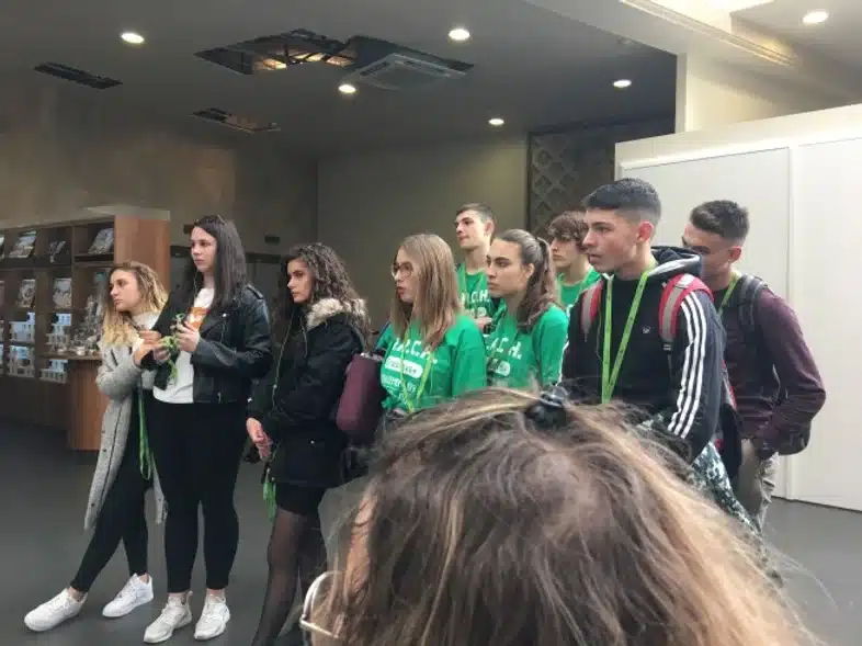 Ouverture internationale 1298 52e92f_d07e6653a3fe4a80a383d7a7f5e81b37~mv2