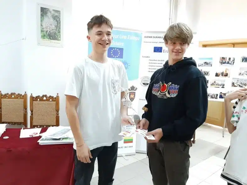 Ouverture internationale 812 52e92f_d1b21013a1a1462c99b976ea95007cc1~mv2