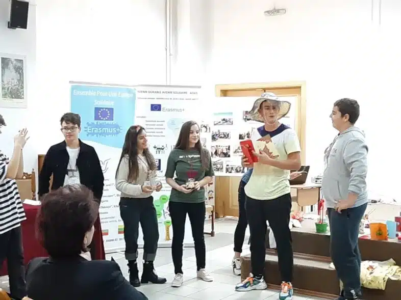 Ouverture internationale 808 52e92f_d211cf2a36ab46b4a965da54100474c0~mv2