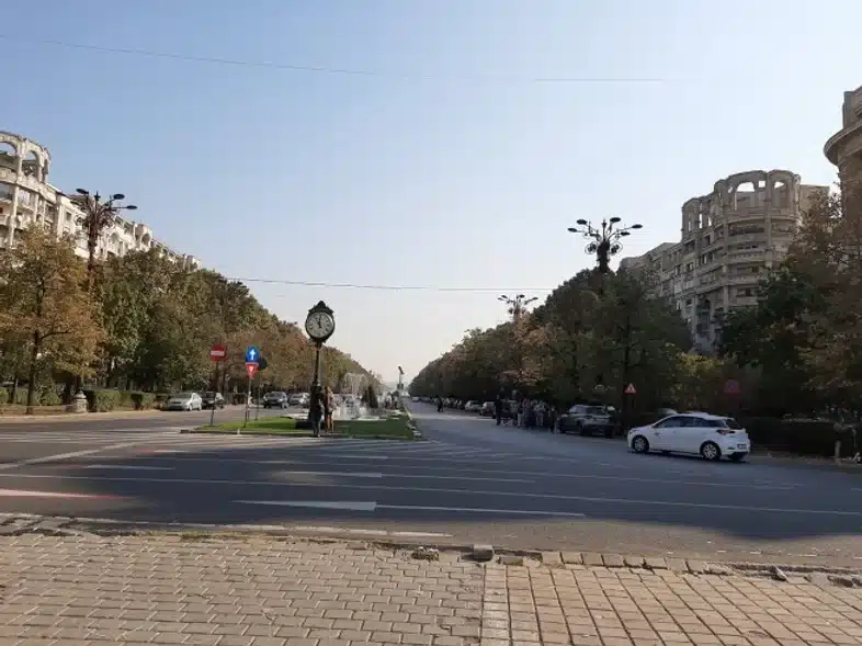 Ouverture internationale 888 52e92f_d4012201d3cf4044b7dae560662abf7a~mv2