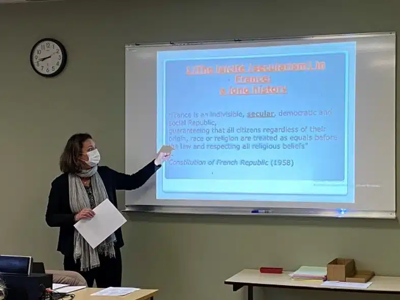 Ouverture internationale 1207 52e92f_d7a7610e4c1a482fb21bc97ce344040e~mv2