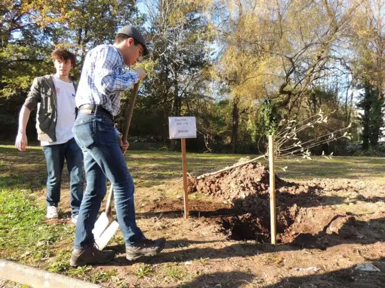 Ouverture internationale 1102 52e92f_d8fcfb714ba549d98fd37f2b370aae39~mv2