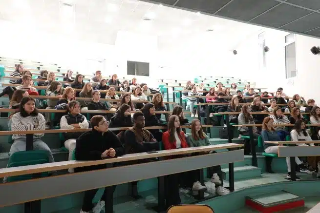 Ouverture internationale 1408 52e92f_df302cf0da724a848719e73db4900c50~mv2