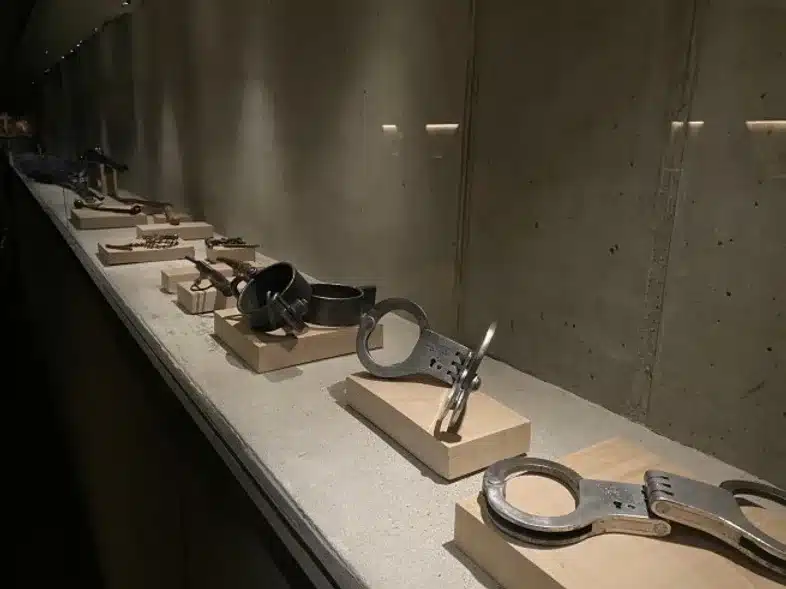 Ouverture internationale 91 52e92f_df6f9e1d7f474d0c95043732dfd36e18~mv2