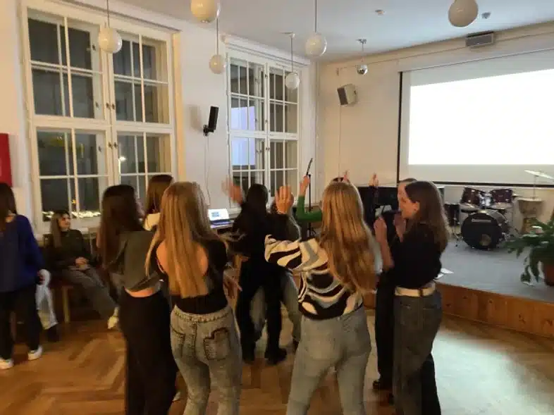 Ouverture internationale 109 52e92f_dfdb9020dfaa4d7da1cbe553517a18e3~mv2