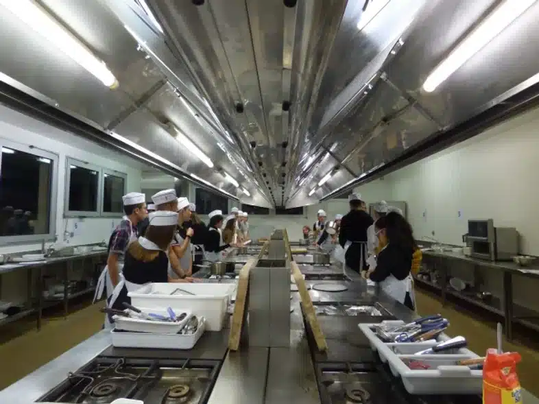 Ouverture internationale 1032 52e92f_e4f6acd9aede4e6496d5dbfffd53fca2~mv2