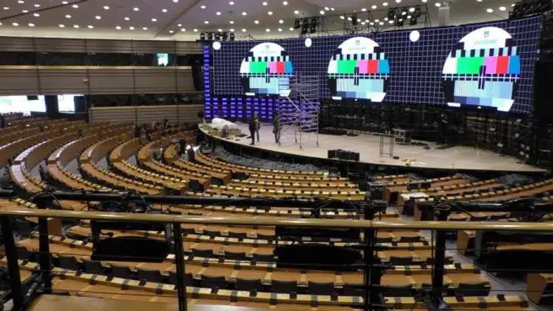 Ouverture internationale 451 52e92f_e51ad490d53340399bbbae69b28917eb~mv2