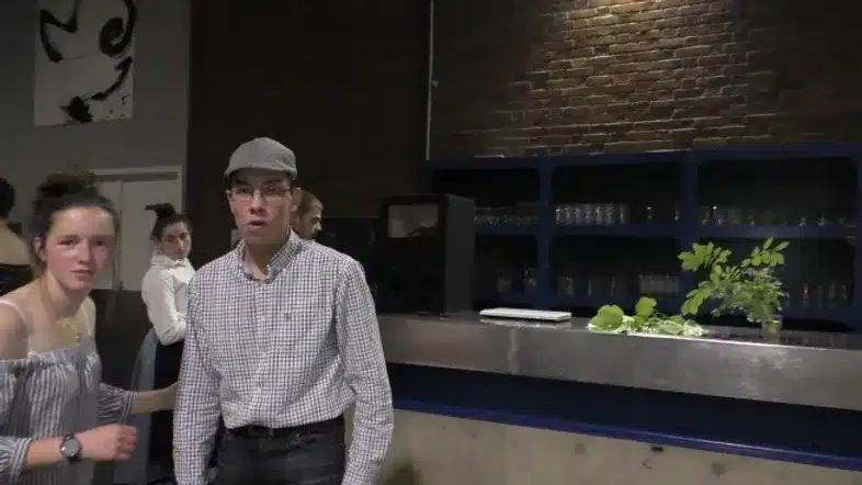 Ouverture internationale 479 52e92f_e6f753a745fb47ce92d2ff92f10984e9~mv2