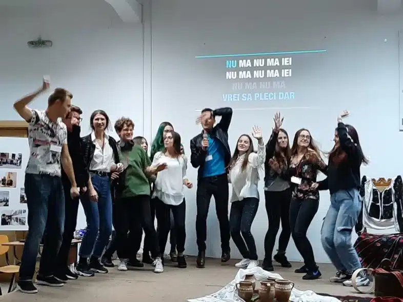 Ouverture internationale 789 52e92f_e861b3942e944270942e3b6315a10f95~mv2