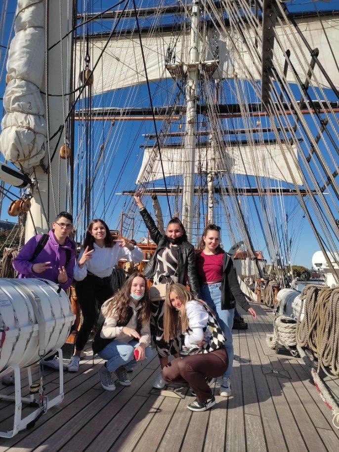 Ouverture internationale 1232 52e92f_ea975b6d89c9455c8a456479d5a60973~mv2