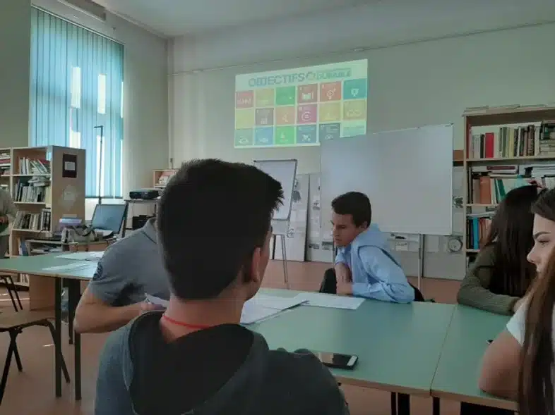 Ouverture internationale 761 52e92f_ea9f657477094d80b7e53ca8807df71f~mv2