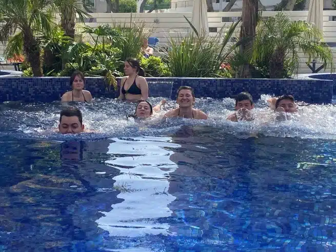 Ouverture internationale 219 52e92f_ee23a5a224e74f07817ffd6f01c2c67b~mv2