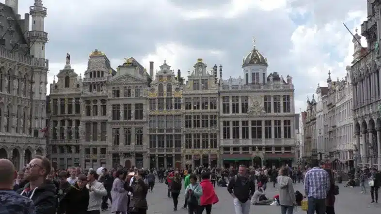 Ouverture internationale 411 52e92f_f197b9d9555448a9a104cc71d4a56e86~mv2