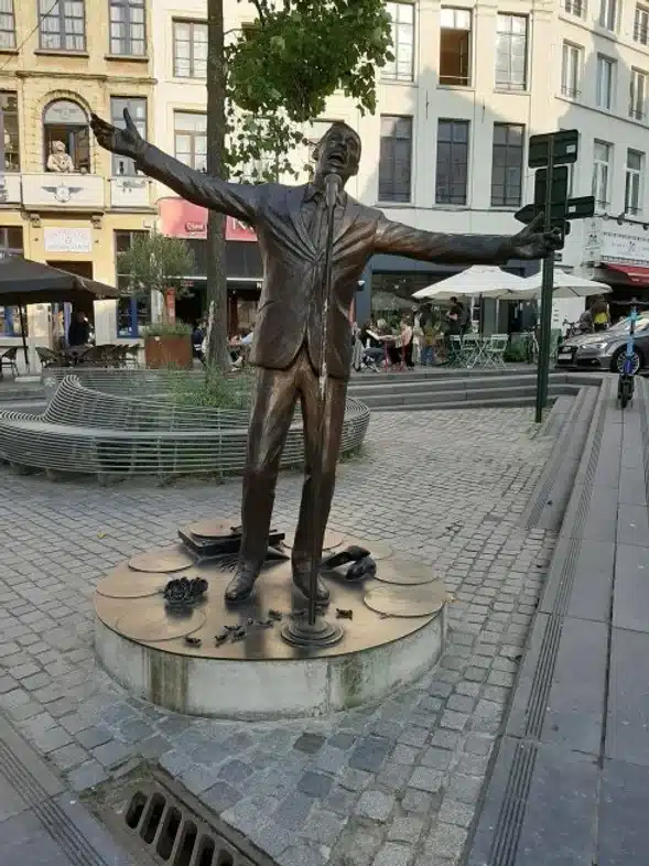 Ouverture internationale 330 52e92f_f31710472eb9414087f99f5b7aab080b~mv2