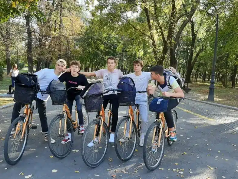 Ouverture internationale 815 52e92f_f4f0d3aa17264041acfbe32ad95c3e36~mv2