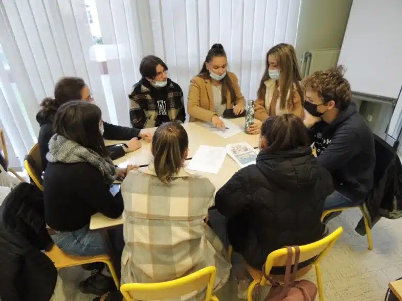 Ouverture internationale 1218 52e92f_f9cccc49b74c4897a743194b36f7b3bf~mv2