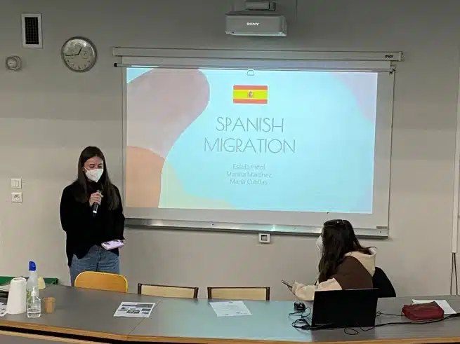 Ouverture internationale 246 52e92f_fb6871331fd942af8c130e7bd7f02007~mv2