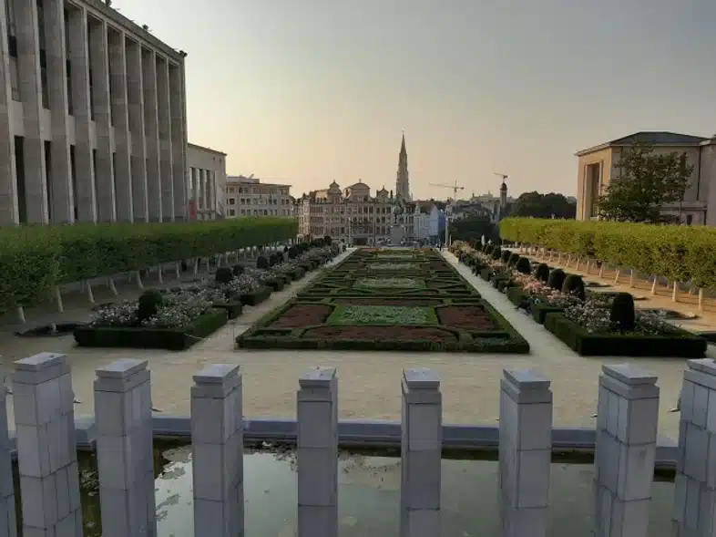 Ouverture internationale 332 52e92f_fd75b13a8e65418983309c72540ff05b~mv2