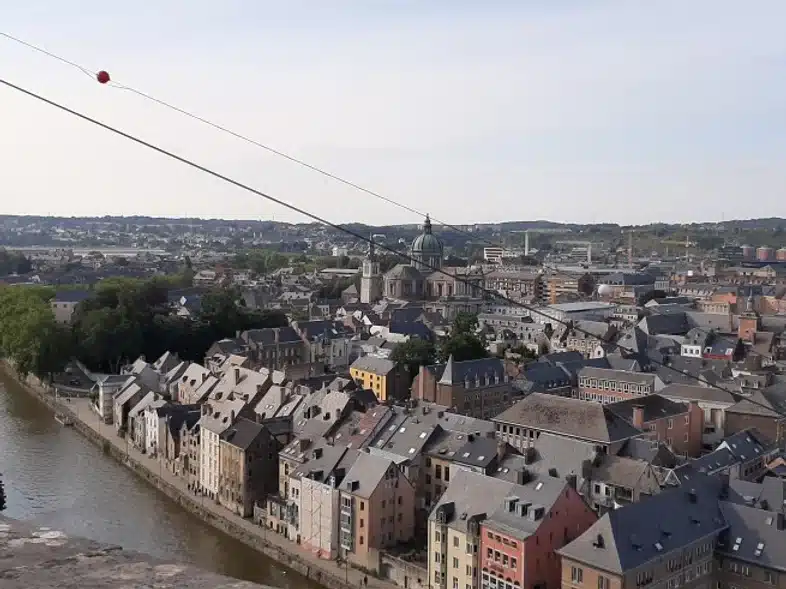 Ouverture internationale 306 52e92f_fdf5e7f22f8b45e3b3e452ff45ecd1ee~mv2