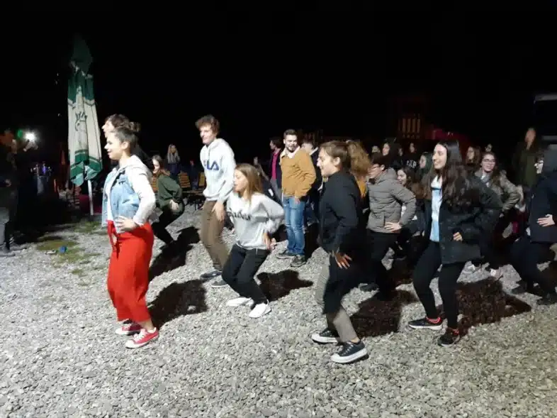 Ouverture internationale 859 52e92f_fe9585781bcf4e5b96258ea606f1032e~mv2