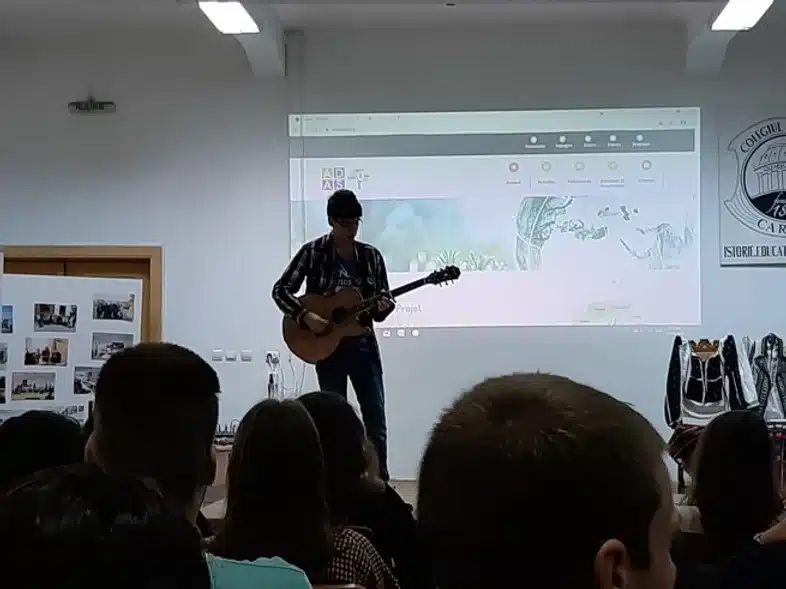 Ouverture internationale 733 52e92f_fee61aaa819a447ba96475420c1cefa3~mv2