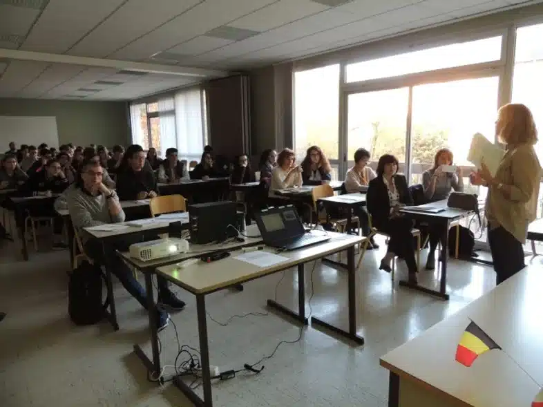 Ouverture internationale 1063 52e92f_feebc606235344edbd71b9bbf1fa7209~mv2