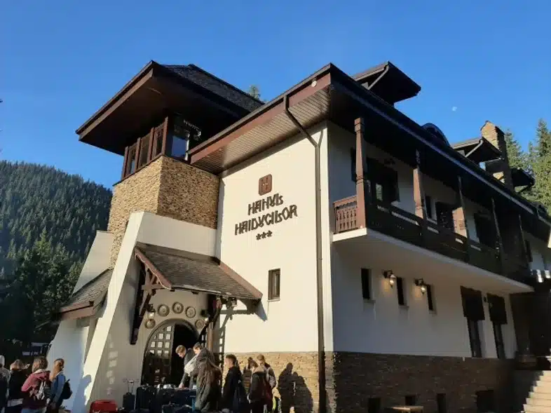 Ouverture internationale 863 52e92f_fef1d40a0eb74f61b793280fa94d1c3d~mv2