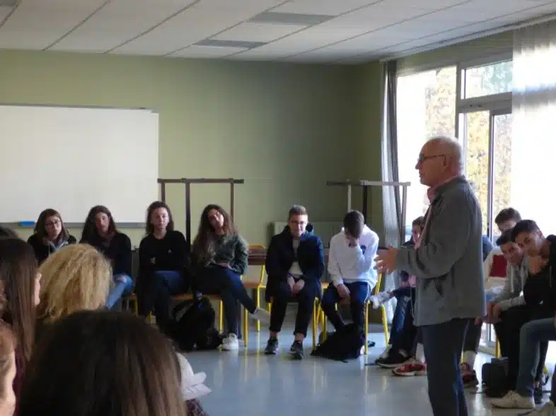 Ouverture internationale 1126 52e92f_ff0eb76120f948b7b1548bdab9b073af~mv2