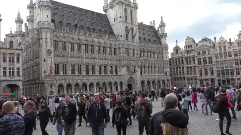 Ouverture internationale 410 52e92f_ffbf73fc9266443dbf955171e65a737d~mv2